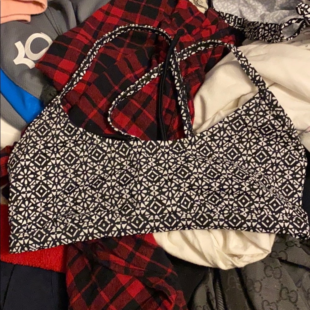 Crossed back bathing suit